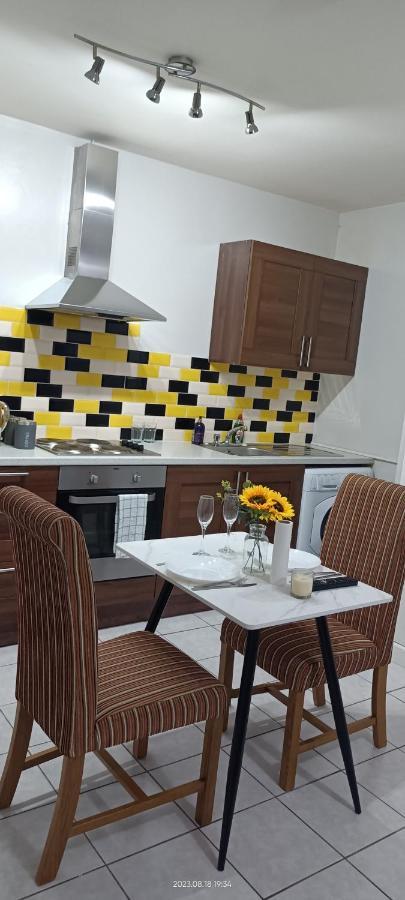 Lister Park Bradford Stylish 1Bed Coach House - Quiet & Tranquil Cottage & Parking Екстер'єр фото
